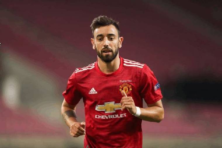 Cầu thủ Bruno Fernandes người Bồ kiểm soát bóng xuất sắc