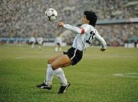 Cầu thủ vĩ đại nhất thế giới - Top 10 trong lịch sử bóng đá